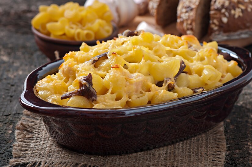 Indulge in the ultimate comfort food: creamy, cheesy, and perfectly cooked American macaroni and cheese!