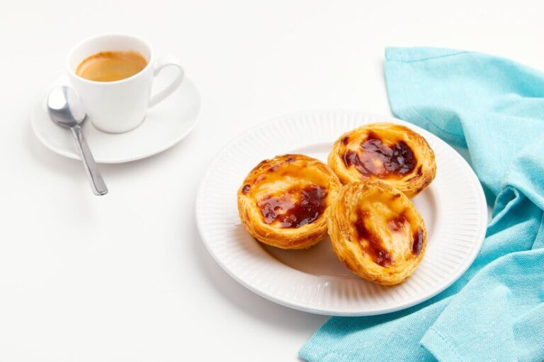 Savor the deliciousness of homemade Pastéis de Nata – crispy, creamy, and irresistibly authentic!