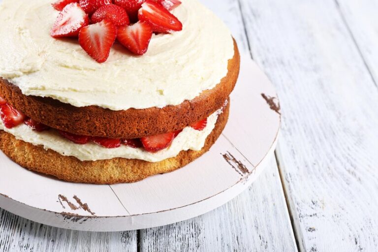 Indulge in the classic British delight – Victoria Sponge Cake! Soft, buttery sponge with strawberry jam and whipped cream – the perfect treat for any occasion. 🍰✨ #VictoriaSponge #ClassicBritishDessert #AfternoonTea